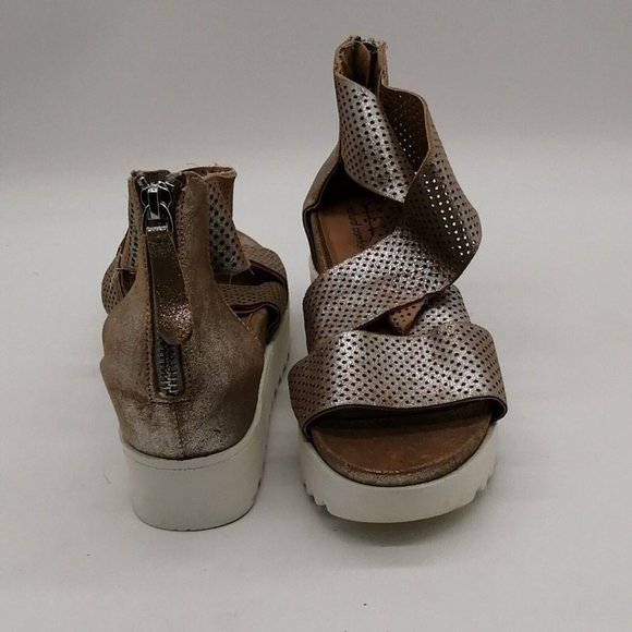 Steven Womens Klein Strappy Sandal Gold Leather‎ Perforated Back Zip Wedge 6M - Picture 3 of 9